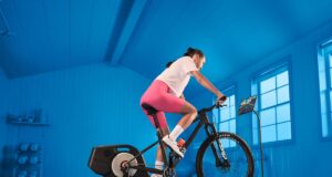 El cambio virtual de Zwift llega a los rodillos inteligentes Tacx NEO